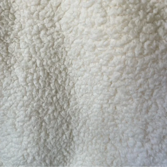 Cream Sherpa Pullover size Medium - Picture 13 of 14